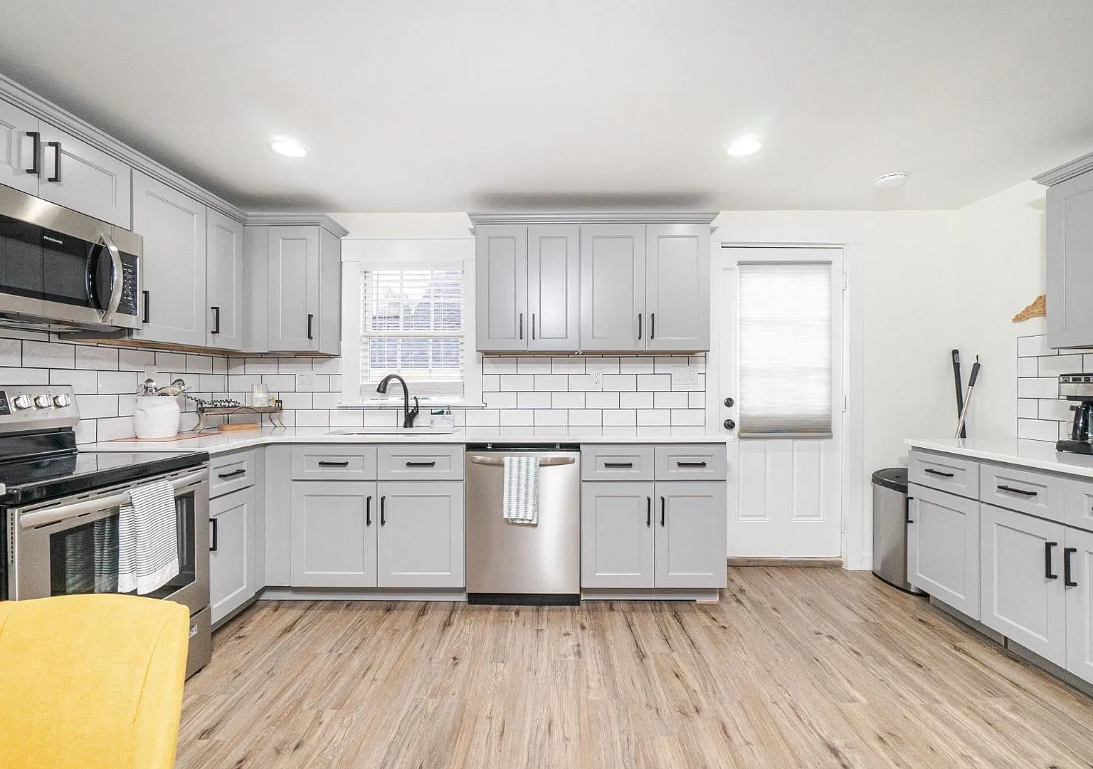 4 bed, 2.0 bath, 1449 sqft, $3,000 — Photo 2