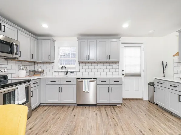 412 1st St, Apex, NC 27502