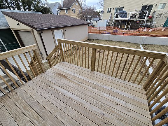 4th image of 105 Quinlan Ave Floor 1