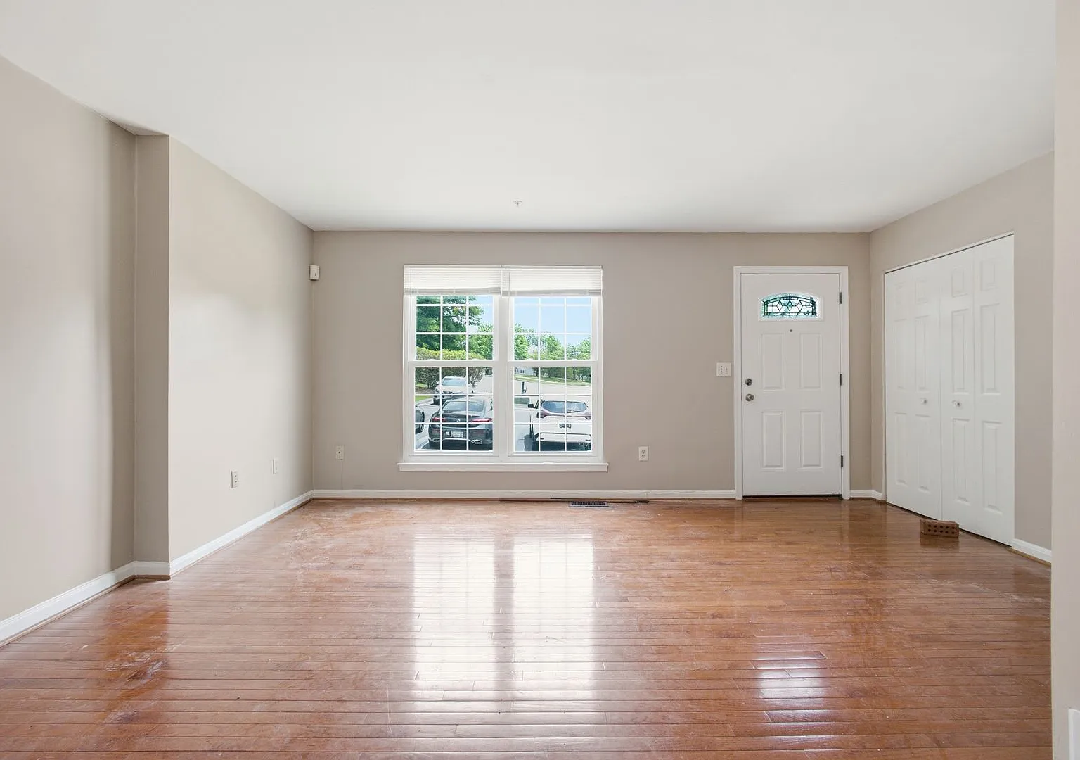 Amazing 3 BR/2.5 BA Townhome in District Heights! — Photo 1