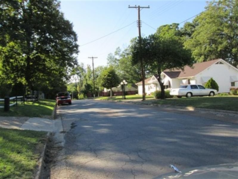 2nd image of 1221 E Block St