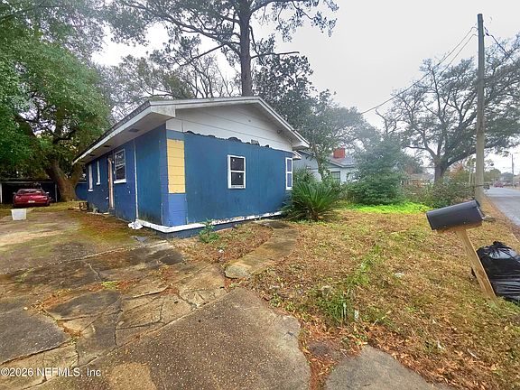 3rd image of 1076 W 32ND Street