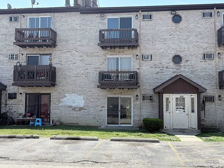 4241 Jennifer Ln #1A — Photo 2