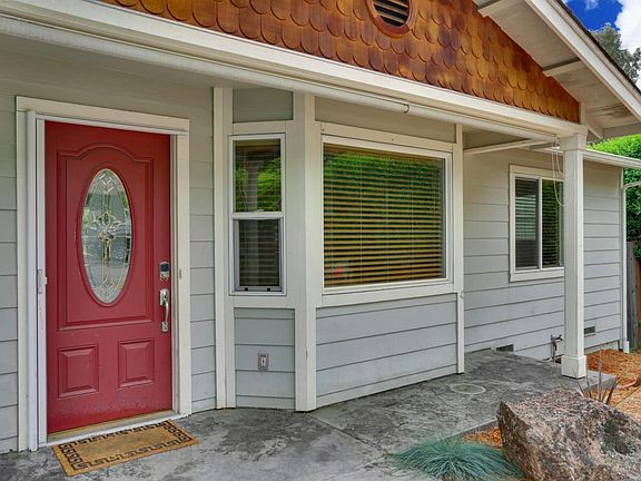 4th image of 8026 Pine Dr