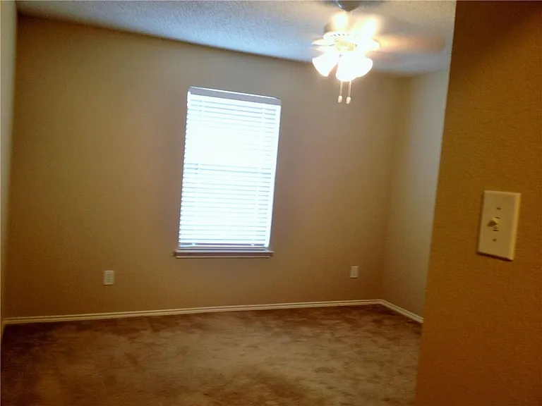 625 Rothschild Ln — Photo 16
