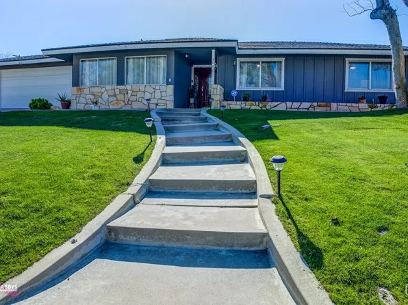 3001 Christmas Tree Ln, Bakersfield, CA 93306