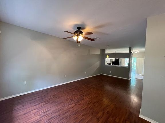 4th image of 1228 Throckmorton Dr