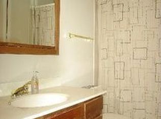 860 Malibu Ct, Carol Stream, IL 60188