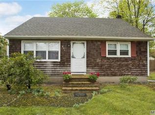 893 Old Medford Ave, Medford, NY 11763