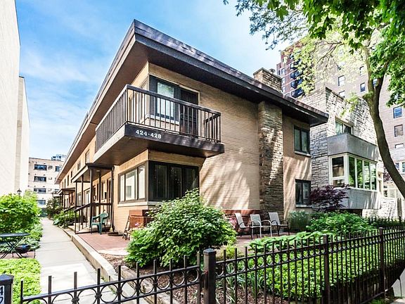 2nd image of 424 W Wellington Ave #Townhome