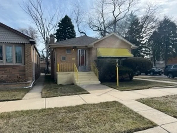 8959 S Essex Ave, Chicago, IL 60617