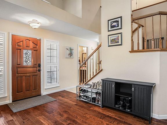 4th image of 210 Holly Court
