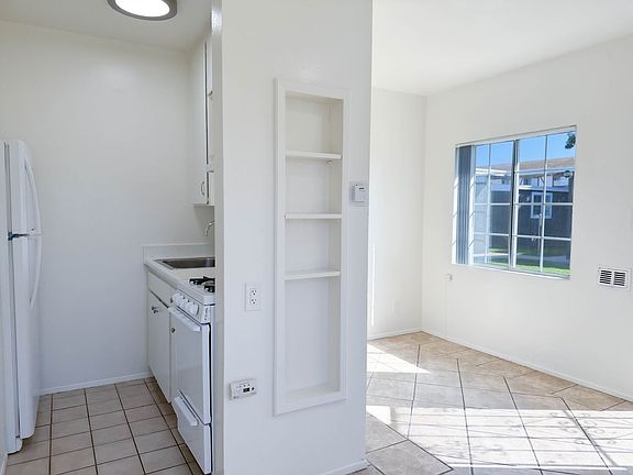 4th image of 2131 F Ave #2131