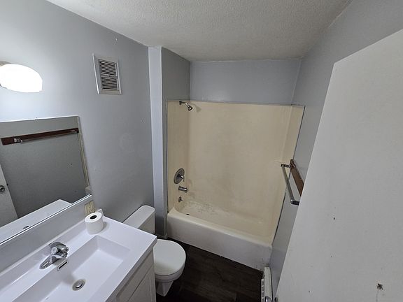 5th image of 318 Walnut St #8
