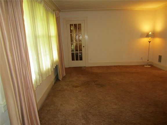 4th image of 2353 Culver Rd