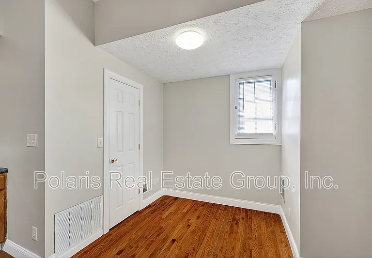145 E 14th St — Photo 18