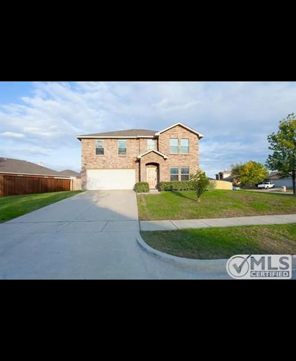3 bed, 2397 sqft, $2,500 — Photo 1