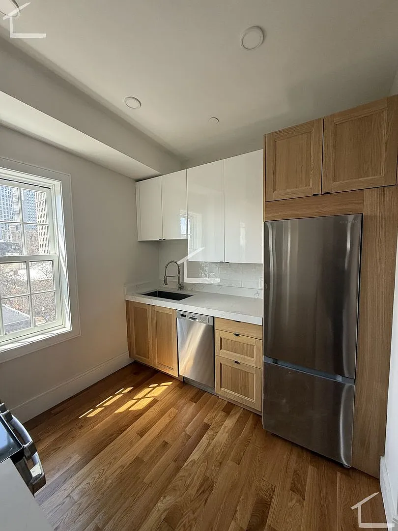 Luxury modern penthouse unit with private roof deck in Bay Village available NOW! — Photo 4
