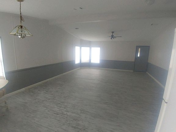 4th image of 2470 Parklane Dr