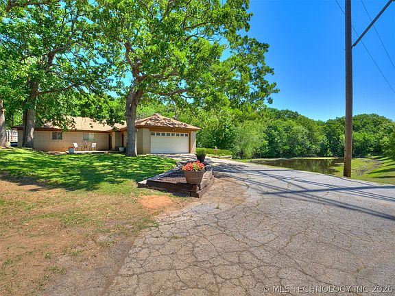 2nd image of 4213 Lakeside Dr