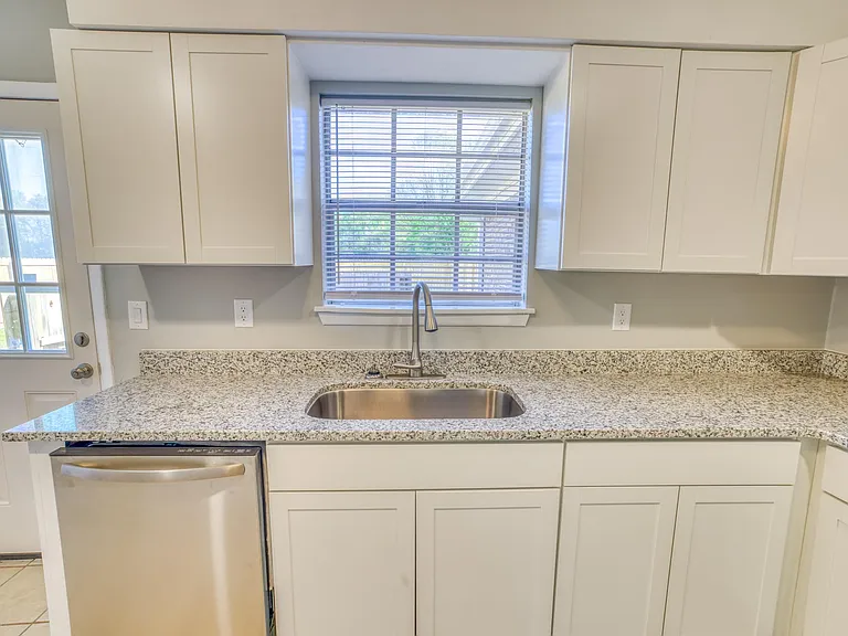 704 Candler Ave #B — Photo 10