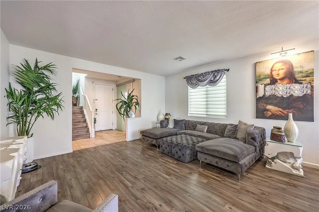 4 bed, 2.5 bath, 2382 sqft, $3,300 — Photo 3