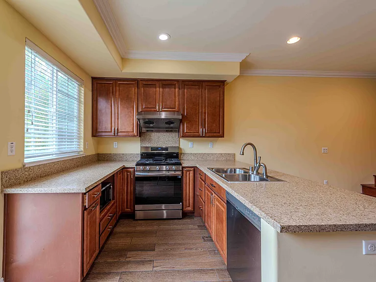 2460 Newport Blvd #G — Photo 7