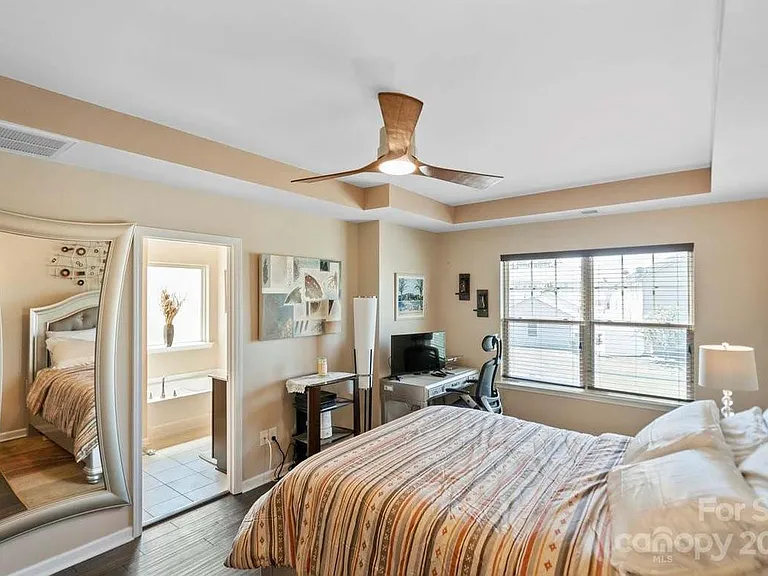5009 Mockernut Ln — Photo 14