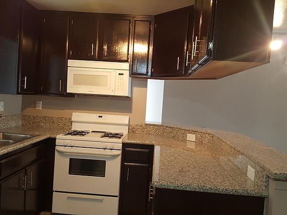 Kitchen with new granite and a full suite of appliances