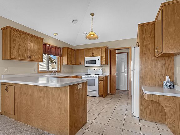4th image of 853 Aspen Cir
