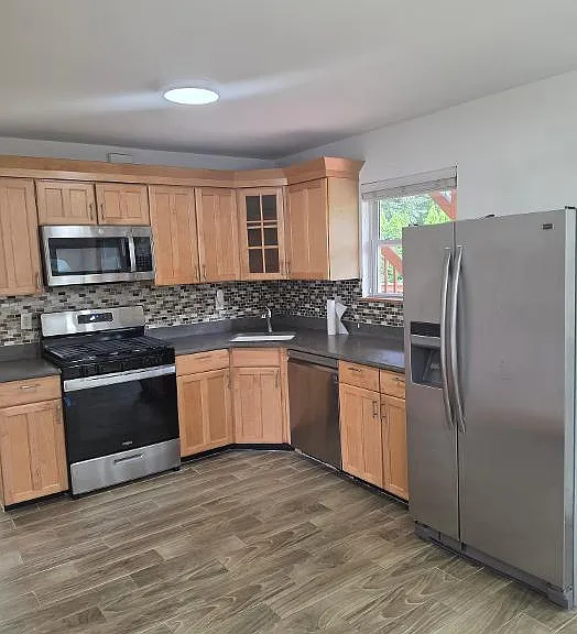 11 Manhattan Pl — Photo 5