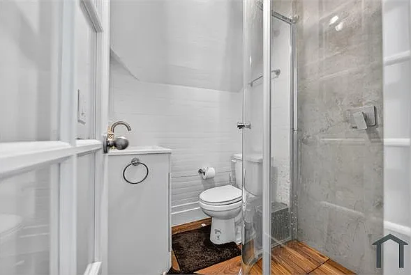 807 S Beach St — Photo 2