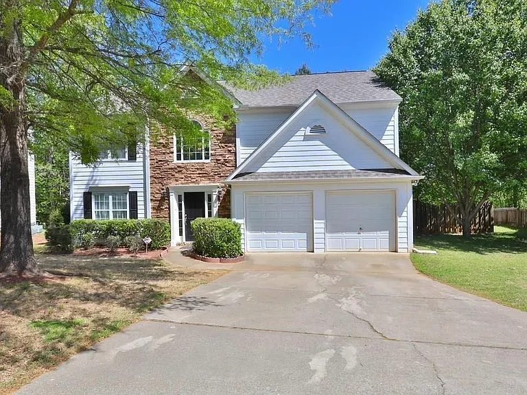 2820 Northcliff Dr — Photo 2