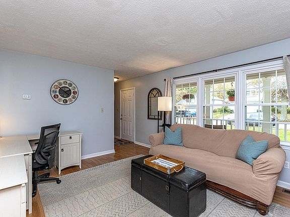 3rd image of 3989 Westbrook Dr