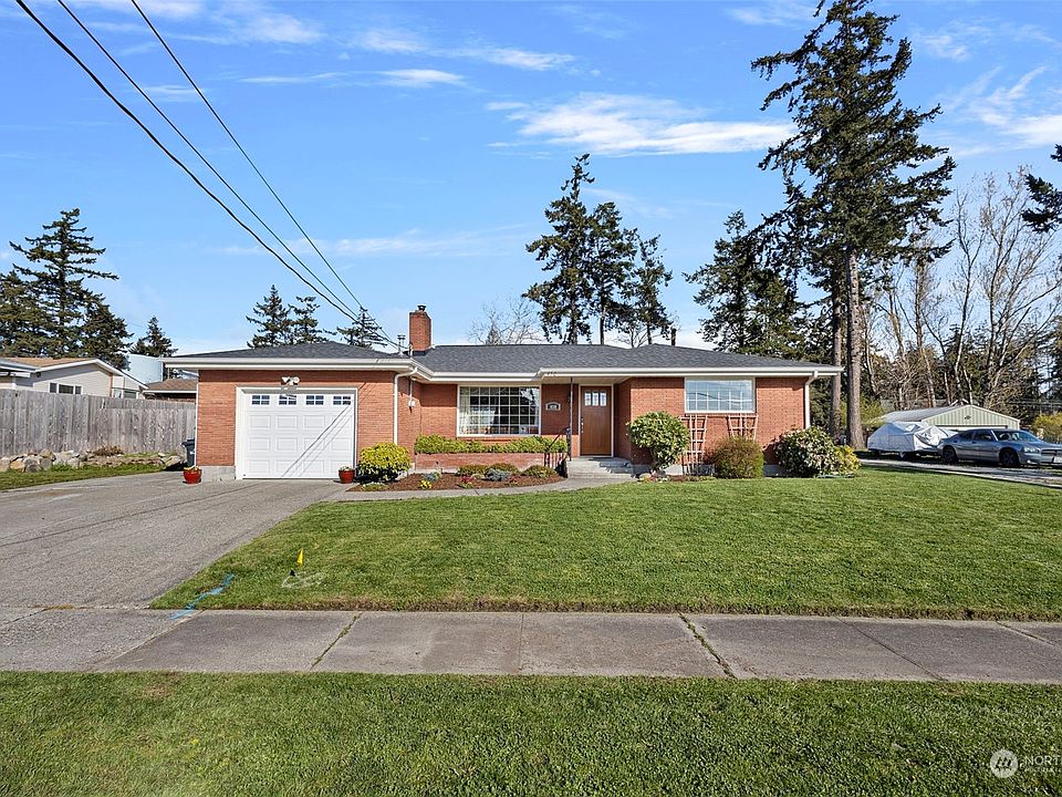1st image of 450 NE Ronhaar Street