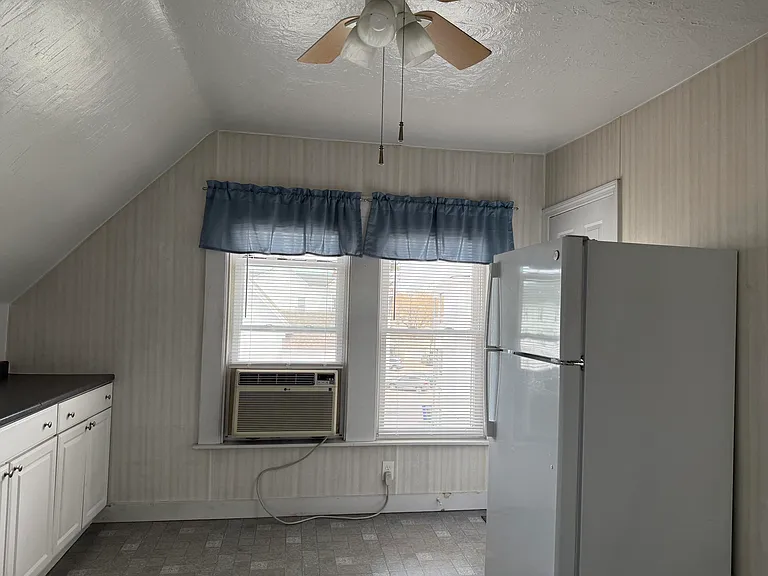 316 Douglas St #3 — Photo 10