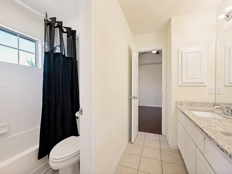2633 Shadow Hill Ln — Photo 24
