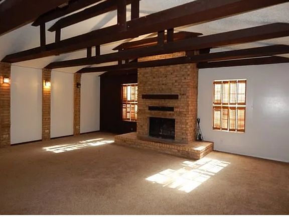 3rd image of 3321 Pine Grove Dr