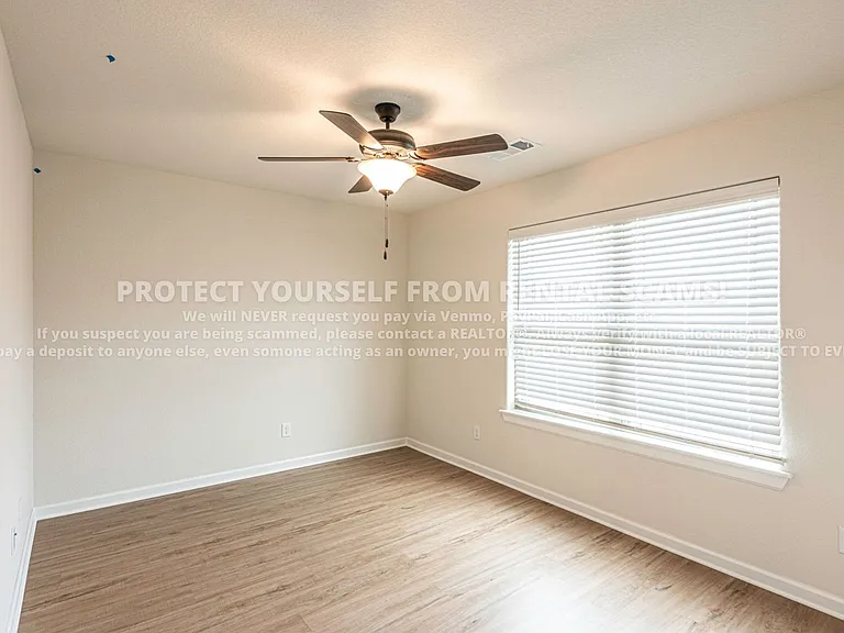 142 N Broyles Ave — Photo 12