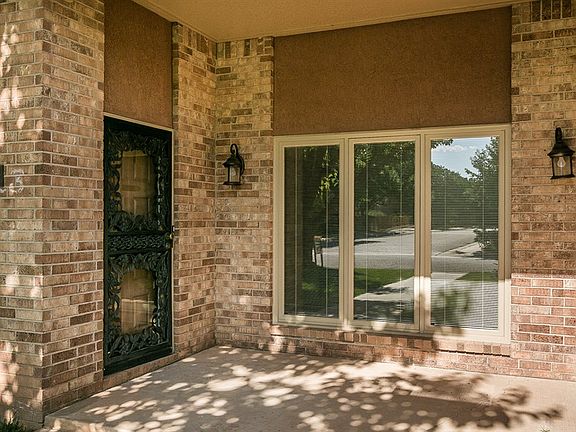 3rd image of 3423 Tripp Ave