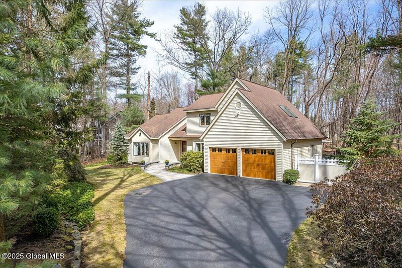 3rd image of 14 Birch Hill Road