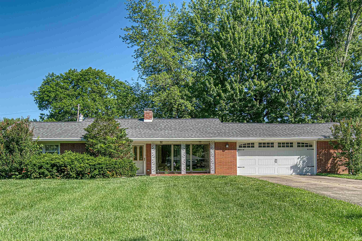 3410 Lake Dr photo 1
