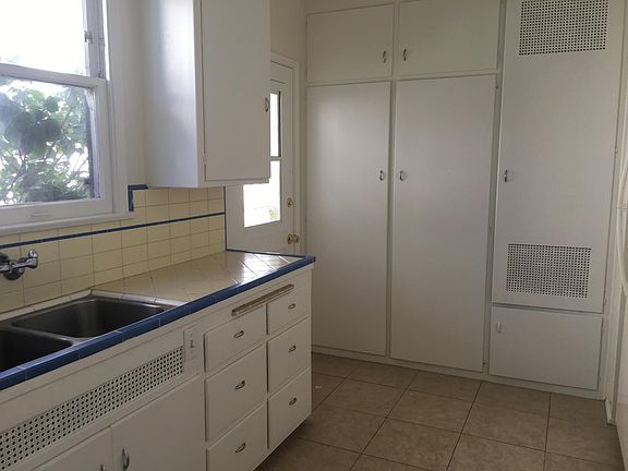 4th image of 10552 Whipple St