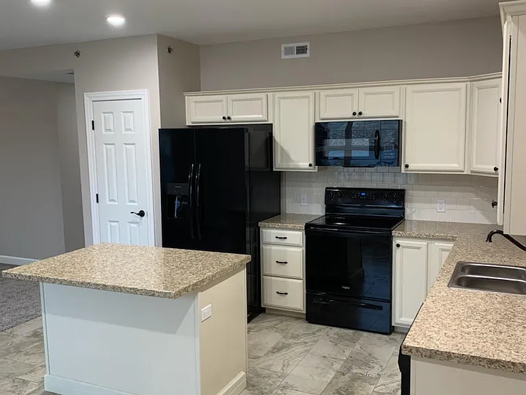 1505 Southwest Blvd #104 — Photo 2