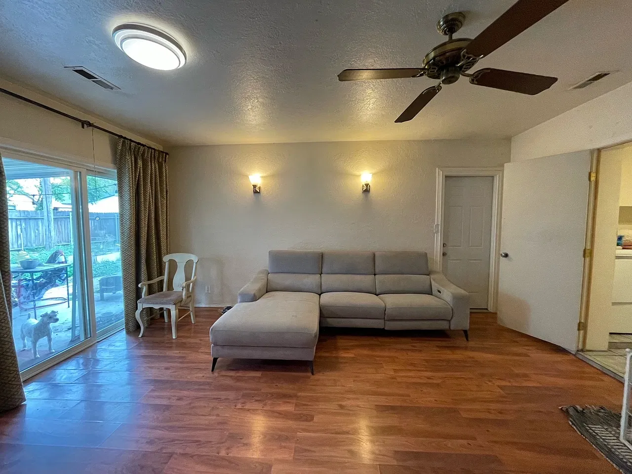 3 bed, 1331 sqft, $2,250 — Photo 3