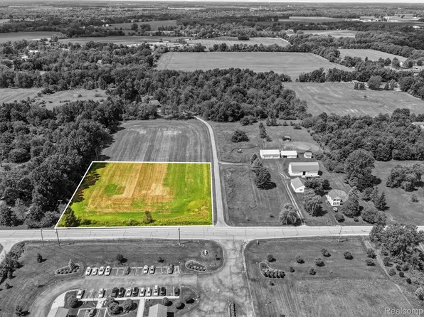 2712 N Burkhart Rd, Howell, MI 48855