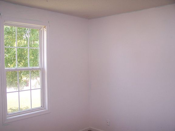 3rd image of 314 Lafayette Point Cir