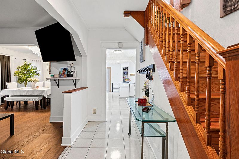 5th image of 837 Harrison Avenue