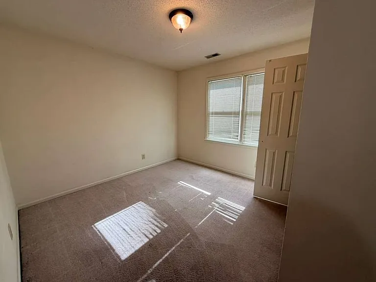 3024 Sherrill Ave #F — Photo 13