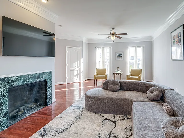 14806 Hardcastle St — Photo 2
